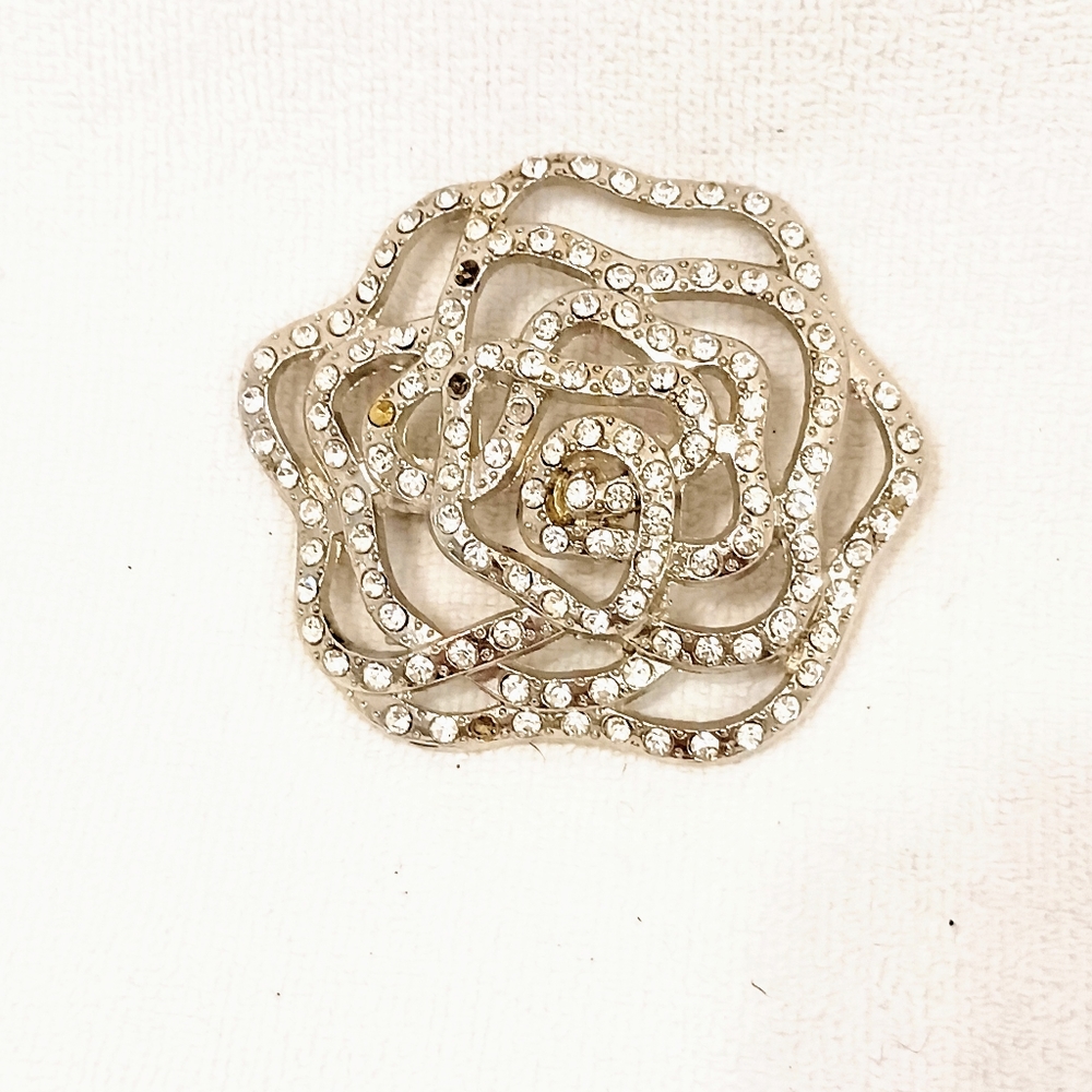 CAMELIA Rose Crysta Flower Brooche Vintage FLAWS no PIN Good for Craft  add Pin